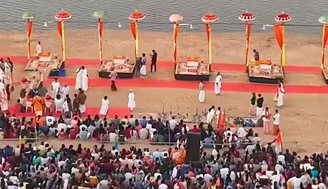 മാമാങ്കമല്ല, ഇത് 'ദക്ഷിണ കുംഭം': നിളയുടെ തീരത്ത് കാവിക്കൊടി നാട്ടുന്ന ഹിന്ദുത്വ അജണ്ട