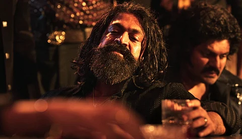 വമ്പൻ ആക്ഷൻ ചിത്രം ലോഡിങ്; ഞെട്ടിച്ച് യഷ്-ഗീതു മോഹൻദാസ് ചിത്രം 'ടോക്സിക്' ടീസർ