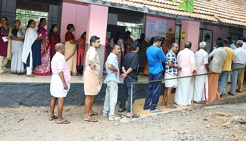 വോട്ടിംഗ് സമയം കഴിയുമ്പോള്‍ 75 ശതമാനം, സംസ്ഥാനത്ത് ഉയര്‍ന്ന പോളിംഗ് നിരക്ക്; കണക്കുകള്‍ ആരെ തുണക്കും?