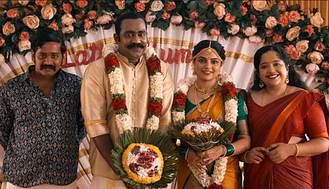 റീൽസ് ഭരിക്കാൻ പോകുന്ന അടുത്ത ഐറ്റം; രസകരമായ കല്യാണ വൈബിൽ 'ധൂമകേതു'വിലെ  'അനുരാഗ രൂപവതി' ഗാനം