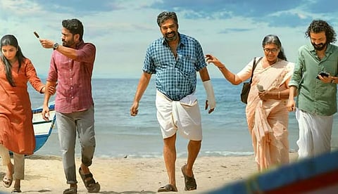 തിങ്കളാഴ്ചയും ഫാസ്റ്റ് ഫില്ലിംഗ് ഷോകള്‍; കുടുംബ പ്രേക്ഷകര്‍ക്ക് നന്ദി പറഞ്ഞ് 'അവറാച്ചന്‍ ആന്‍ഡ് സണ്‍സ്'