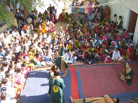 Image: Nukkad performances by actors of Samvedan Sanskritik Manch. The plays and performances of Manch would draw crowds in huge numbers. 