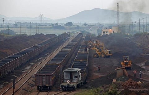 Freight trains are loaded with iron ore at a railway station at Chitradurga in Karnataka November 9, 2012. REUTERS/Danish Siddiqui/Files