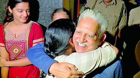"If he were to die, it should be in the presence of his family:, says revolutionary poet Vara Vara Rao's family to Bombay High Court, seeks permission to be by his side