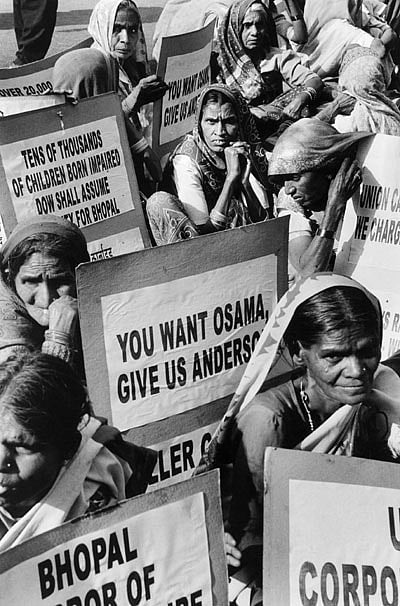 Victims of Bhopal disaster march in September 2006. Credit: Wikimedia Commons.
