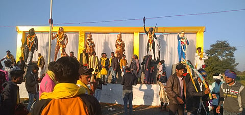 दलित आदिवासी क्रांतिकारियों की प्रतिमाएं।