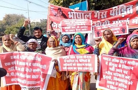 भोपाल गैस पीड़ितों ने किया प्रदर्शन