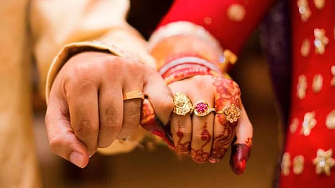  पटना हाईकोर्ट ने माना पत्नी गुजारा भत्ता की हकदार है।

