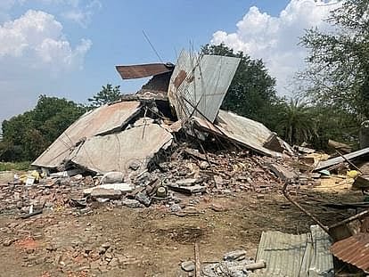 मलबे में तब्दील हुआ आरोपियों का घर
