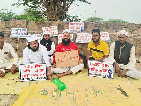 नासिर-जुनैद हत्याकांड मामले में न्याय के लिए धरने पर बैठे पीड़ित परिजन