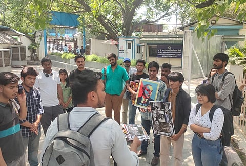 दिल्ली: एयूडी प्रशासन पर अंबेडकरवादी छात्र मंच का आरोप, अंबेडकर जयंती आयोजन के पोस्टर फाड़कर कूड़ेदान में फेंके