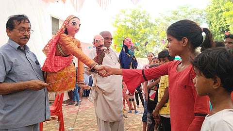 उत्तर प्रदेश: किशोरियों के हौसलों को लगे 'पंख'