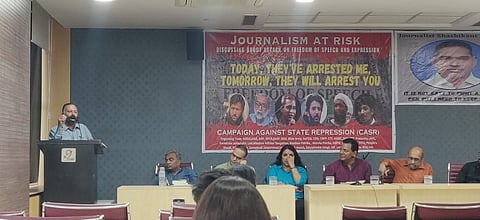 लोकतंत्र का वर्तमान परिदृश्य: पत्रकार और स्वतंत्र पत्रकारिता का हाल