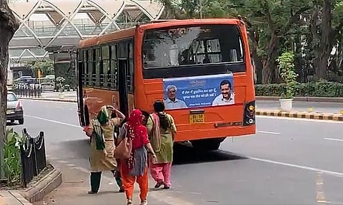 दिल्ली: डीटीसी बस चालक क्यों नहीं रोकते महिला सवारियों के लिए वाहन, पढ़ें कारण