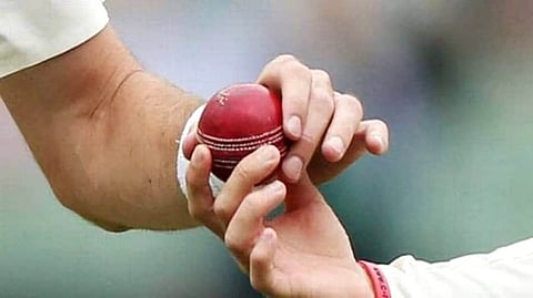 गुजरात: दलित बच्चे द्वारा क्रिकेट की गेंद छूने पर आक्रोशित भीड़ ने काट लिया उसके चाचा का अंगूठा!