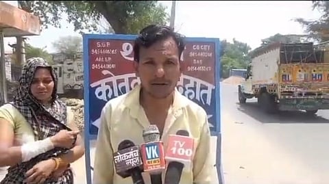पीड़ित युवक पत्नी के साथ।