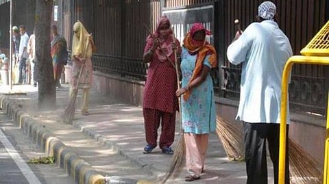 दिल्ली: एमसीडी का भरा खजाना तो सफाईकर्मियों को पहली बार मिली समय पर तनख्वाह!