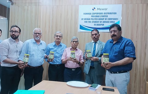 मोरविटा हैल्थ ड्रिंक का लोकार्पण करते हुए  अतिथि