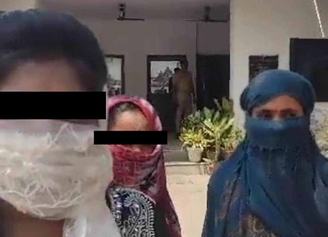 पीड़ित बच्चों के परिजन