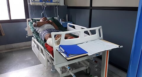 पीड़ित युवक का अस्पताल में हो रहा इलाज