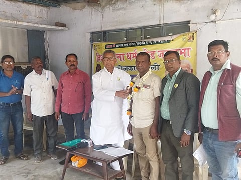 आदिवासी सेंगेल अभियान कोर कमेटी के सदस्य राष्ट्रीय अध्यक्ष सालखन मुर्मू के साथ 