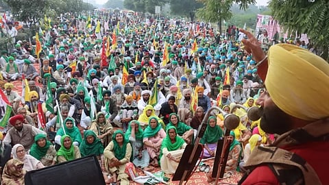 रविवार को सेक्टर 65, मोहाली में जुटे किसान 