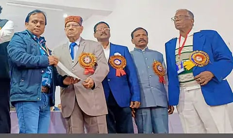 हरियाणा जींद के गायक महावीरसिंह को डॉ. बीआर अम्बेडकर सेवा सम्मान अवार्ड से सम्मानित किया गया। 