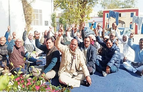 सर्व अनुसूचित जाति संघर्ष समिति द्वारा सामूहिक रोष प्रदर्शन करते हुए. 