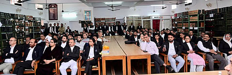 इलाहाबाद हाईकोर्ट के पूर्व चीफ जस्टिस: भारत-पाक का जन्म हुआ साथ, लेकिन 'संविधान' की बदौलत हम...