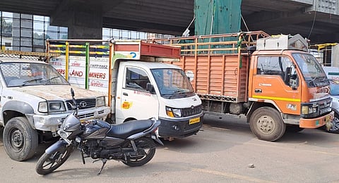 ट्रक-बस ड्राइवर्स की हड़ताल के बाद खड़े रहे वाहन