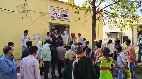 मध्य प्रदेश: राशन नहीं मिलने की शिकायत करने पर भड़के तहसीलदार, दंपति के साथ मारपीट का आरोप