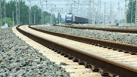 सिरसा : बंद रास्ते, रेलवे ट्रैक पार करने की मजबूरी और दो मौतें, परिवार ने कहा - "दवाई लेने जा रहे थे " 