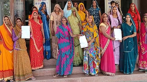 पानी की समस्या को लेकर महिलाएं  कलेक्ट्रेट पहुंची थीं.