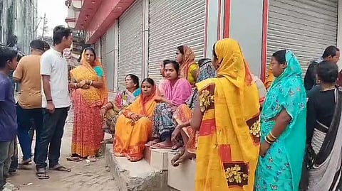 वैशाली। घटना के बाद मौके पर जमा भीड़।