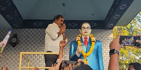 मुख्यमंत्री वाईएस जगन मोहन रेड्डी ने त्रिमुरथुलु के कापू जाति के प्रभावशाली नेता होने के कारण उन्हें एमएलसी बनकार विधान परिषद भेज दिया।