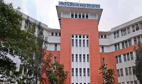 गांधी मेडिकल कॉलेज.