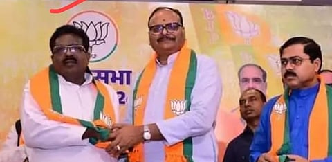 भाजपा में सदस्य्ता ग्रहण करने के दौरान डिप्टी सीएम बृजेश पाठक के साथ पूर्व मंत्री मतेश सोनकर.