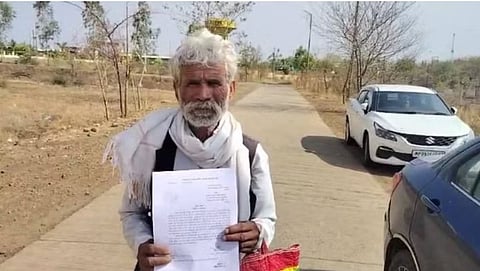 पीड़ित नारायण पुलिस और अधिकारियों के चक्कर लगा रहा है. 