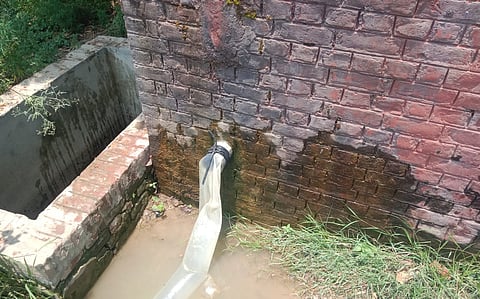 शंकरपुर गांव में बना हुआ नलकूप संख्या 109