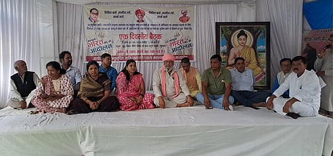 बैठक में शामिल विभिन्न संगठनों के प्रतिनिधि। 