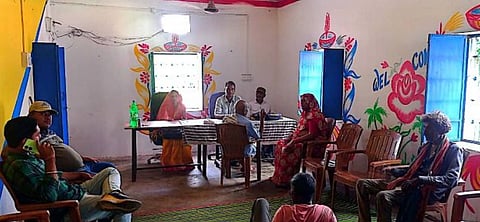 जिला पंचायत के CEO की रिपोर्ट में उल्लेख किया गया कि जब सरपंच श्रद्धा सिंह पहुंचीं, तो उन्हें पंचायत कार्यालय में आदरपूर्वक एक कुर्सी पर बैठाया गया। CEO ने निष्कर्ष निकाला कि श्रद्धा सिंह को ध्वजारोहण से रोकने या उनका अपमान करने की कोई जानबूझकर कोशिश नहीं की गई थी।