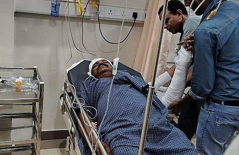 अस्पताल में भर्ती पत्रकार ललित डेहरिया 