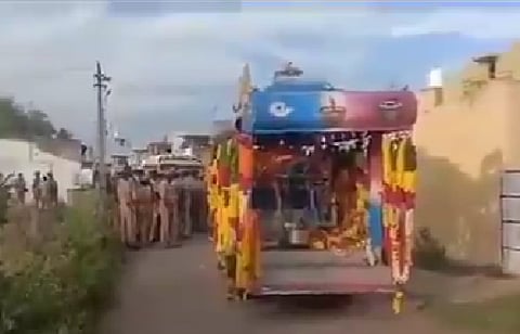 तमिलनाडू: दलित महिला की अंतिम यात्रा को 'आम रास्ते' से निकालने पर बवाल, कच्ची सड़क से निकाला मोक्ष रथ 