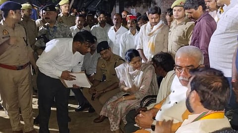 उत्तर प्रदेश: सरकार ने अमेठी के दलित शिक्षक के परिवार को दी वित्तीय सहायता, हुई थी निर्मम हत्या