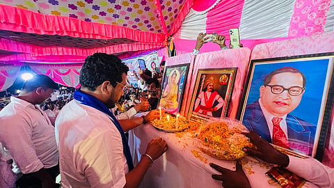 श्रावस्ती में अशोक धम्मं विजय दशमी एवं बौद्ध मेला महोत्सव कार्यक्रम मे भाग लेते हुए नगीना सांसद चंद्रशेखर आजाद