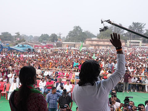 
बड़कागांव विधानसभा के थाना मैदान भुरकुण्डा में CM हेमन्त सोरेन की जनसभा में भारी भीड़ 