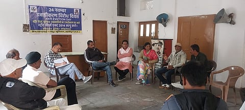  वक्ताओं ने चेतावनी दी कि यदि उनकी मांगें नहीं मानी गईं तो वे बड़े पैमाने पर आंदोलन करने को मजबूर होंगे। 