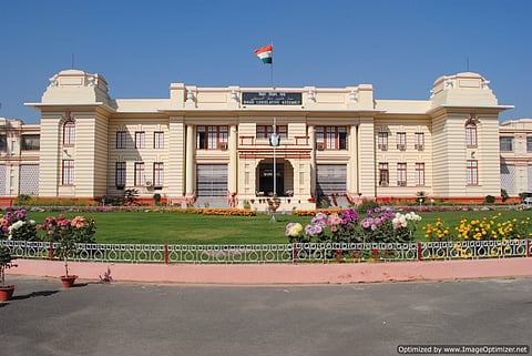 बिहार: वक्फ संशोधन बिल के खिलाफ राजद विधायकों का विधानसभा परिसर में प्रदर्शन