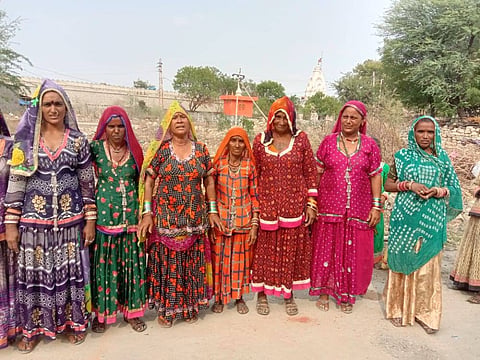 भारत में, लगभग 10 प्रतिशत आबादी विमुक्त और खानाबदोश है, जबकि विमुक्त जनजातियों की संख्या लगभग 150 है, खानाबदोश जनजातियों की आबादी में लगभग 500 अलग-अलग समुदाय शामिल हैं। (सांकेतिक चित्र)
