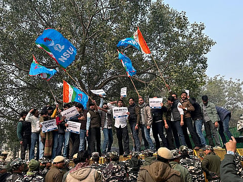 आरएसएस प्रमुख के बयान पर एनएसयूआई का प्रदर्शन
